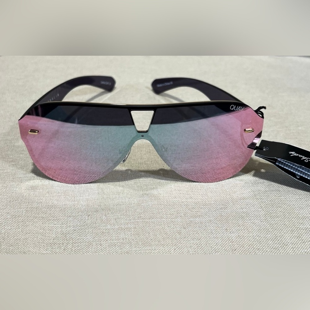 NEW!! Quay STAY AFLOAT pink/pink Sunglasses